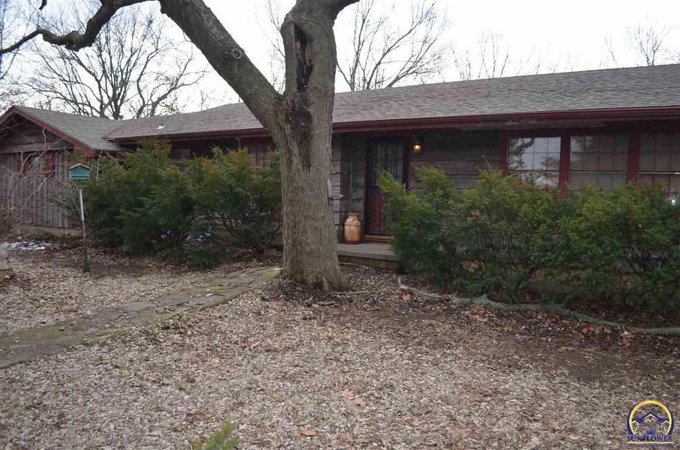 6249 SW Wanamaker Rd, Auburn, KS 66402 - photo 1