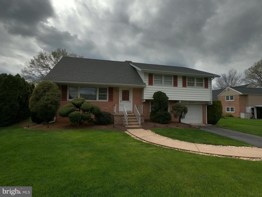 1120 Whitfield Ct, Reading, PA 19609 - photo 1