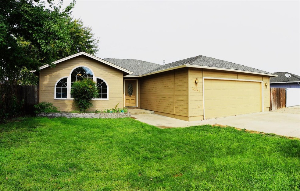 1131 Lathrop Dr, Central Point, OR 97502 - photo 1