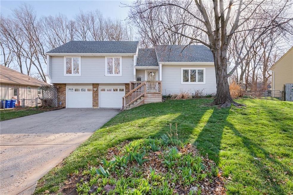 6107 Mullen Rd, Shawnee, KS 66216 - photo 1