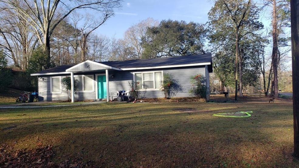 619 Laurel St, McComb, MS 39648 - photo 1