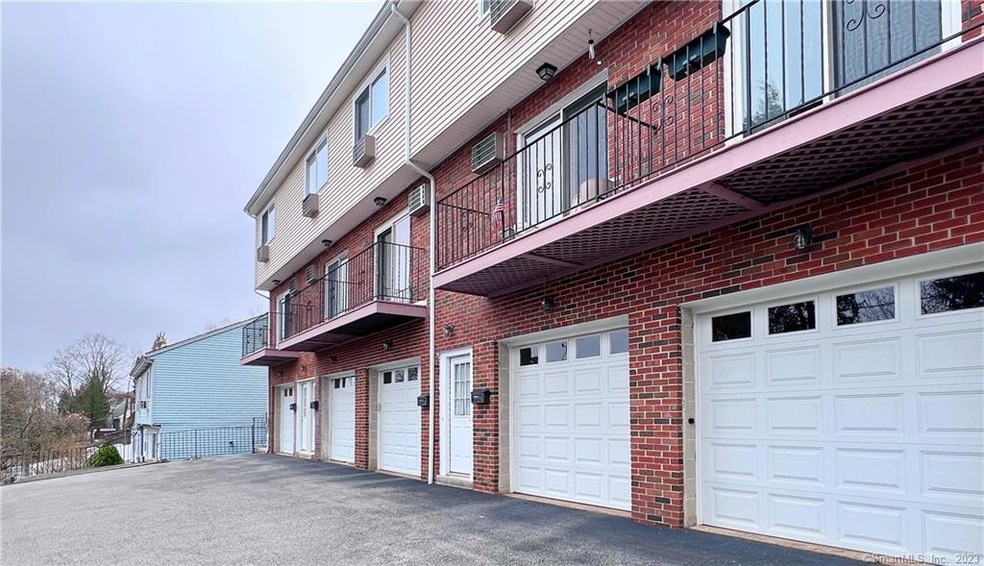 96 Columbus Place unit 5, Stamford, CT 06907 - photo 1