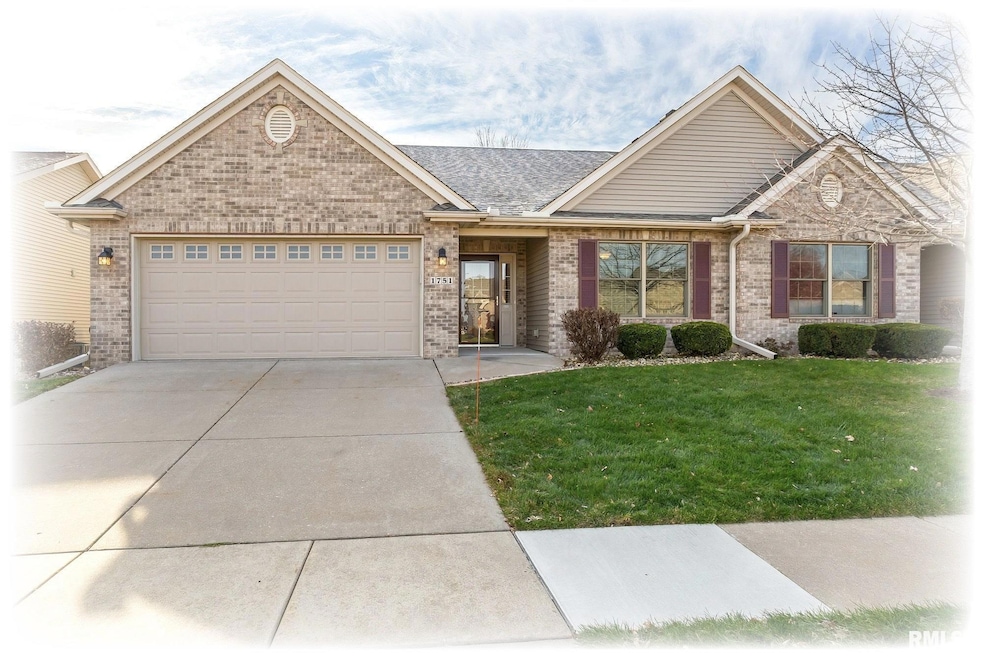 1751 Stone Gate Cir, Davenport, IA 52807 - photo 1
