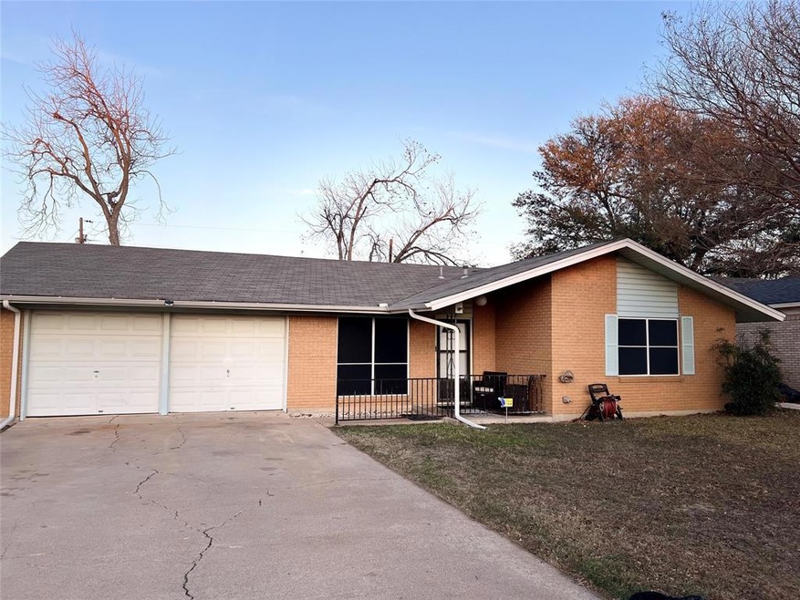 1910 Joslin St, Cleburne, TX 76033 - photo 1