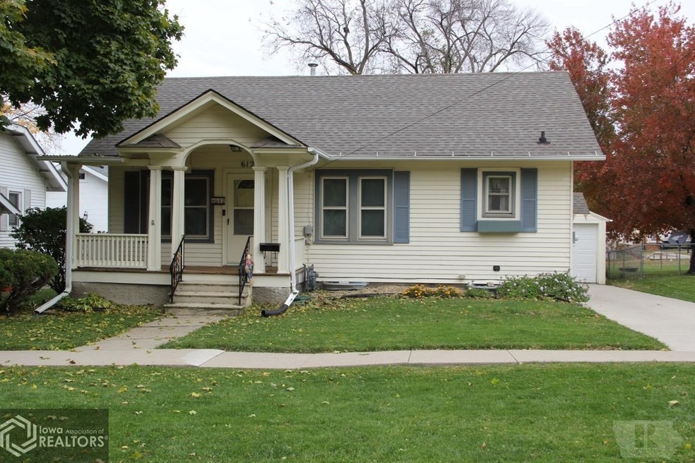 612 S 3rd Ave W, Newton, IA 50208 - photo 1