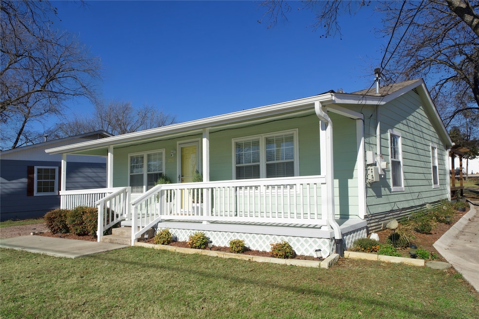 201 Water St, Whitesboro, TX 76273 - photo 1