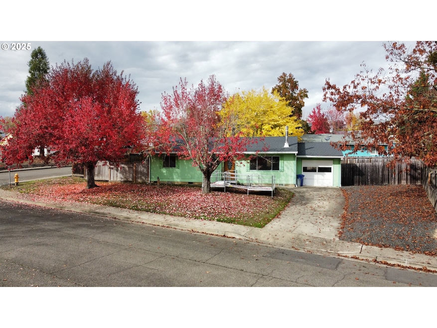 841 NW Lori St, Winston, OR 97496 - photo 1