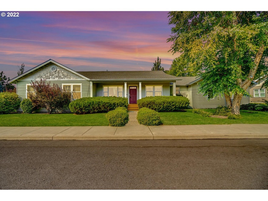 2906 NE Laurel Oak Dr, Bend, OR 97701 - photo 1