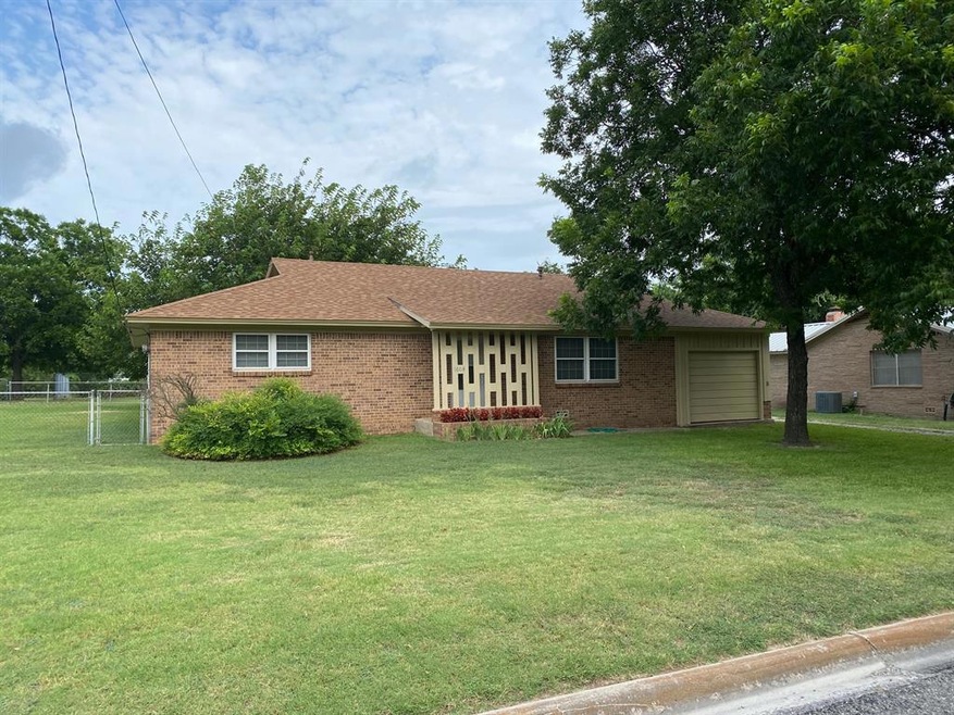 1604 S College Ave, Decatur, TX 76234 - photo 1