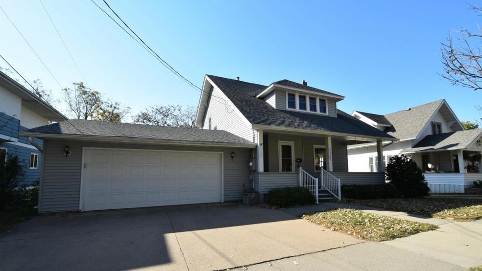 1137 Oak St, Red Wing, MN 55066 - photo 1