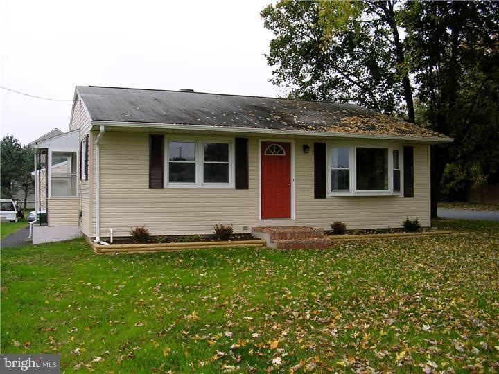 1041 S Krocks Rd, Allentown, PA 18106 - photo 1