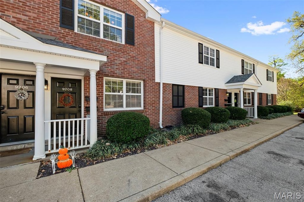 9208 Eager Rd, Saint Louis, MO 63144 - photo 1