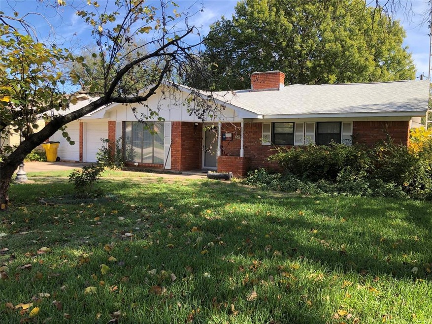 1104 Hillside Dr, Gainesville, TX 76240 - photo 1