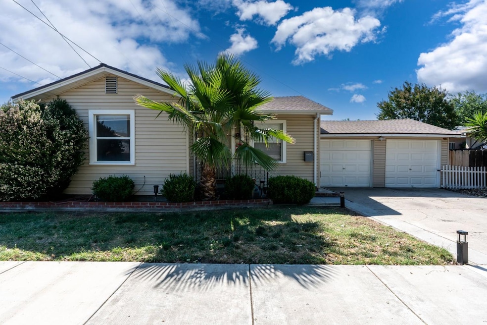 1026 3rd St, Los Banos, CA 93635 - photo 1