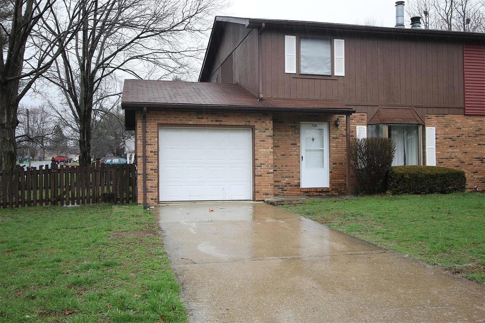 GREAT CORNER LOT!!
