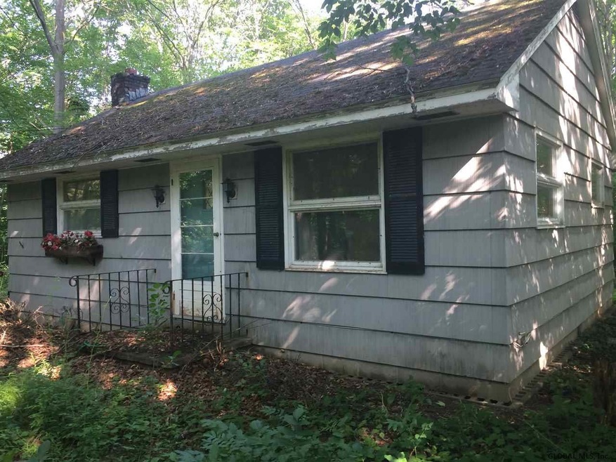 135 Droms Rd, Schenectady, NY 12302 - photo 1