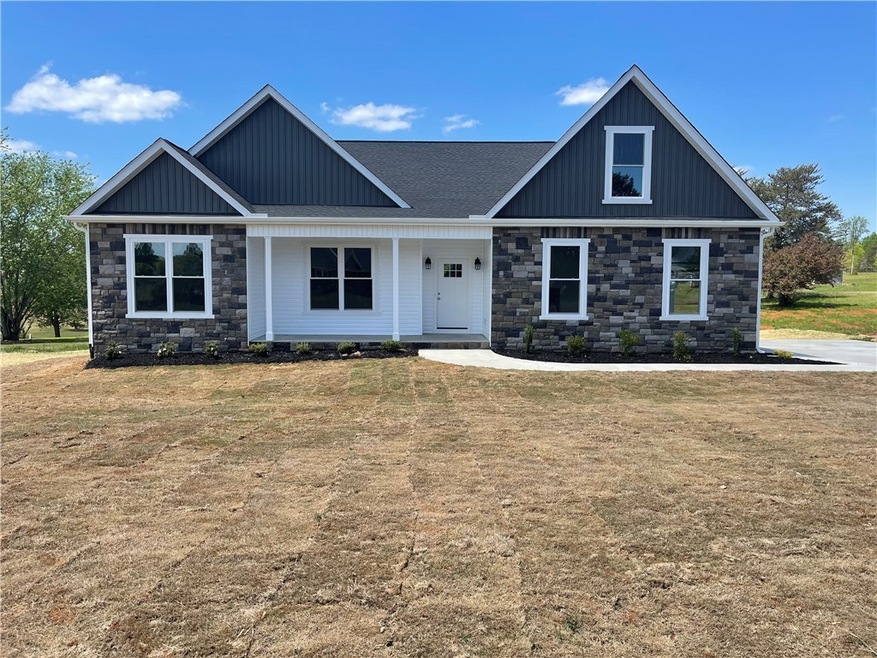 1904 Queen Dr, Walhalla, SC 29691 - photo 1