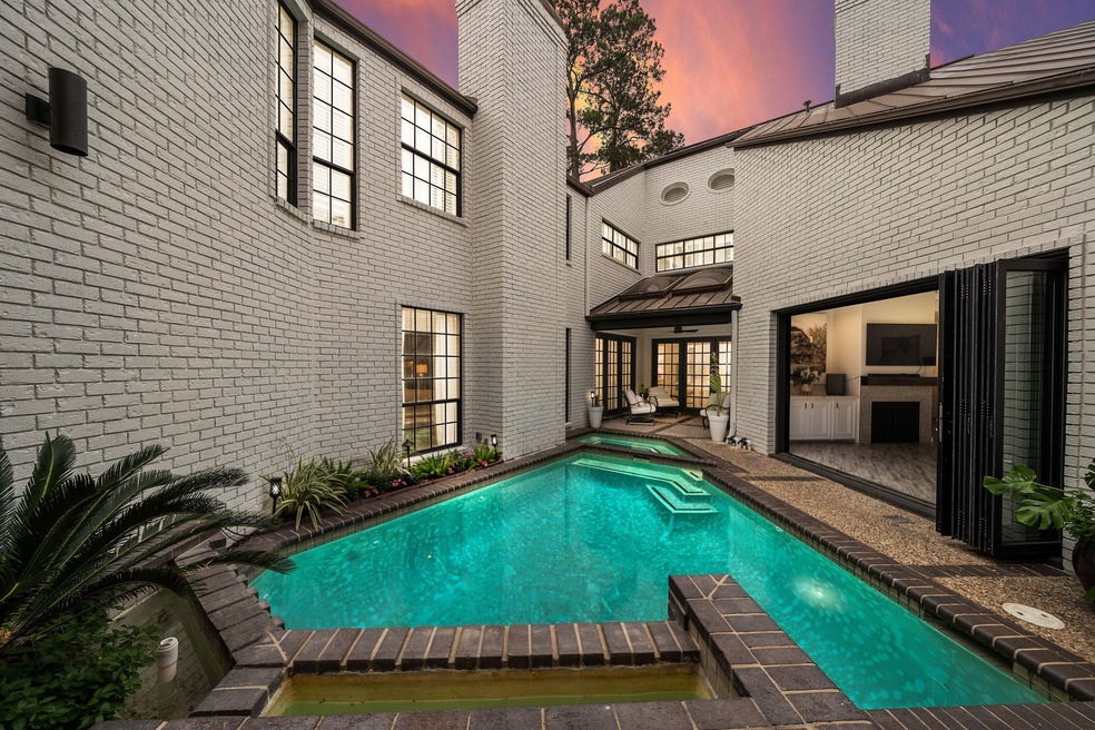 321 Sugarberry Cir, Houston, TX 77024 - photo 1