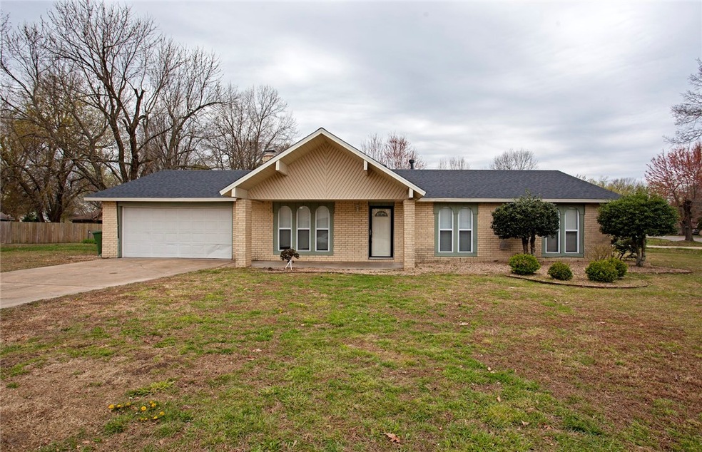 2726 Highland Cir, Rogers, AR 72756 - photo 1