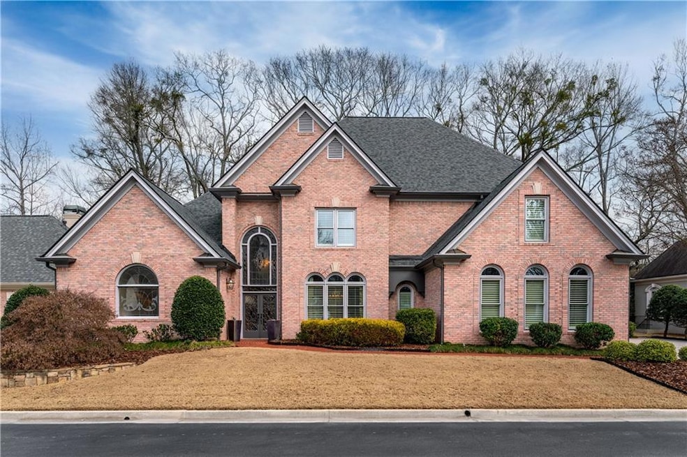 View of front property with a front lawn