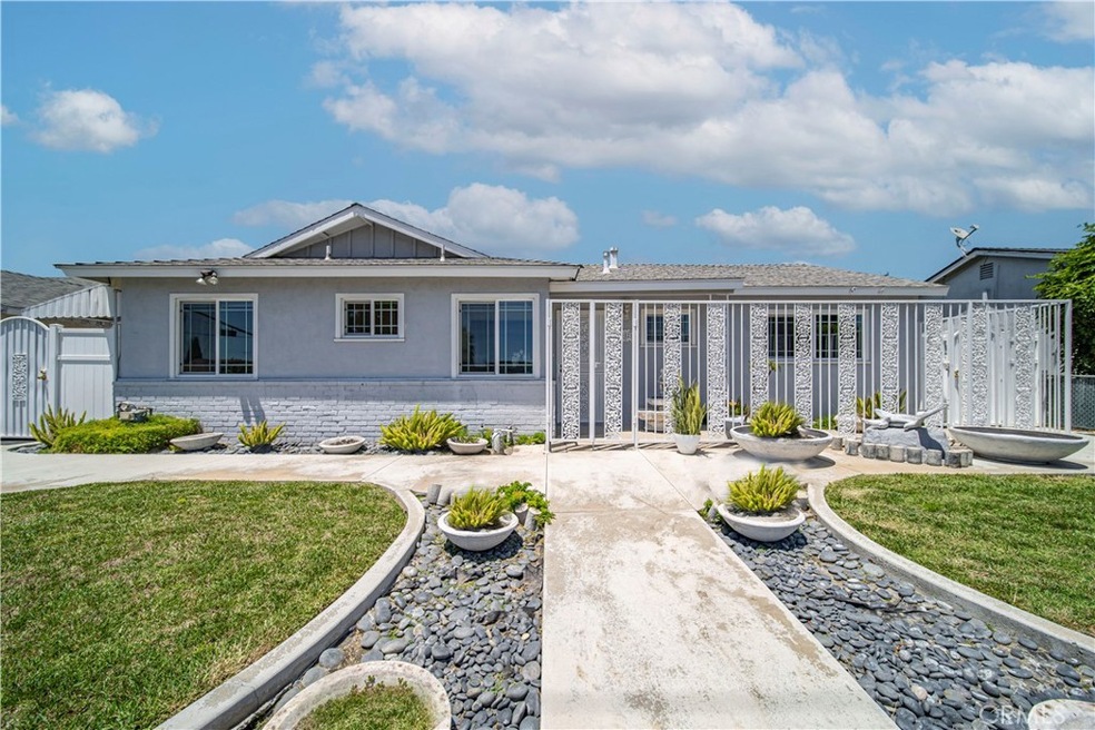 CALLING ALL FIRST-TIME HOME BUYERS AND INVESTORS! ADORABLE HOME IN AN ESTABLISHED NEIGHBORHOOD IN GARDEN GROVE 1800 SQFT HOME!!