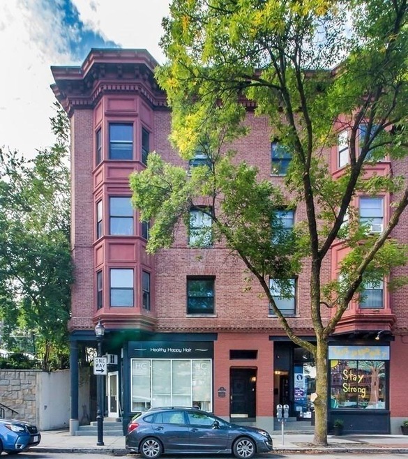 31 Station St unit 6, Brookline, MA 02445 - photo 1