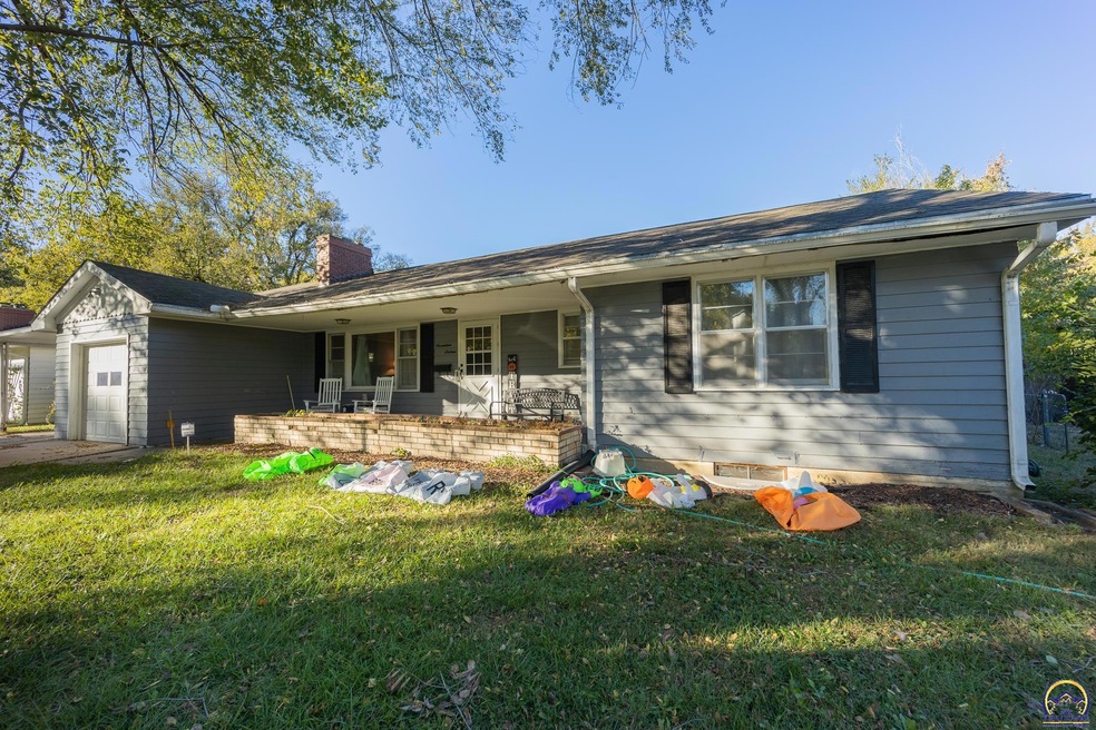 1716 SW 22nd Park, Topeka, KS 66611 - photo 1