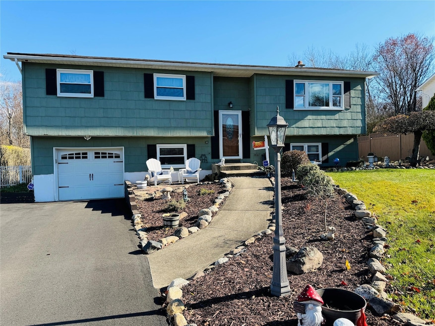 97 Rolling Meadows Rd, Middletown, NY 10940 - photo 1