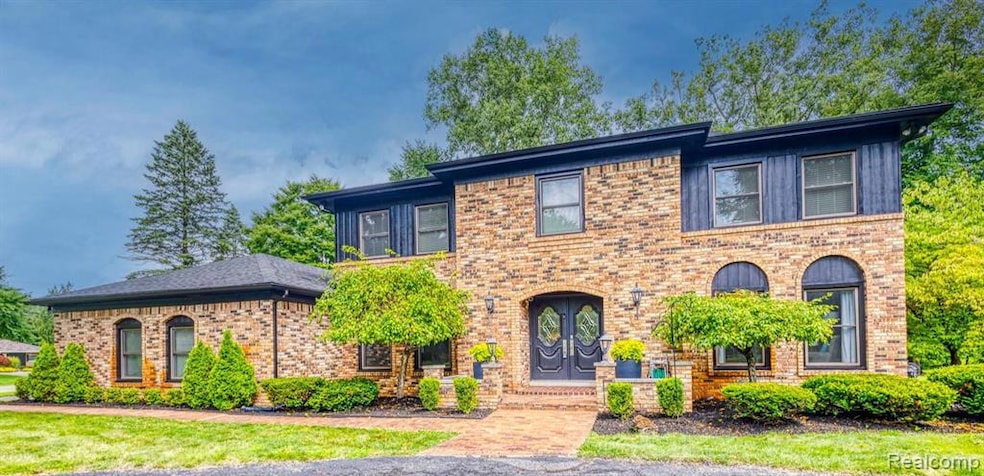 Beautiful Brick 2 story Colonial w/cirucular drive