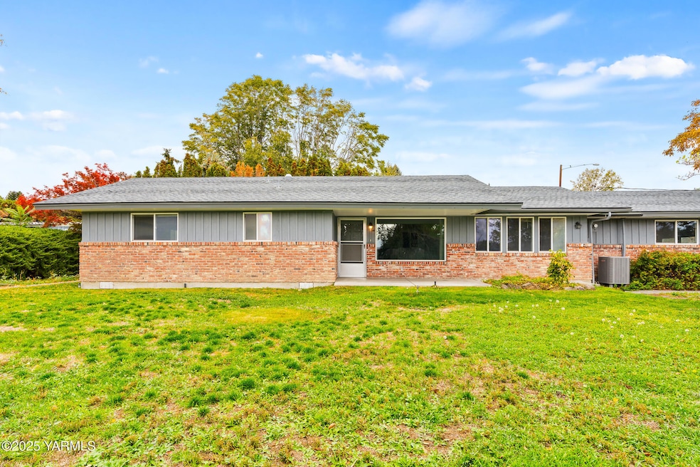 8401 Summitview Ave, Yakima, WA 98908