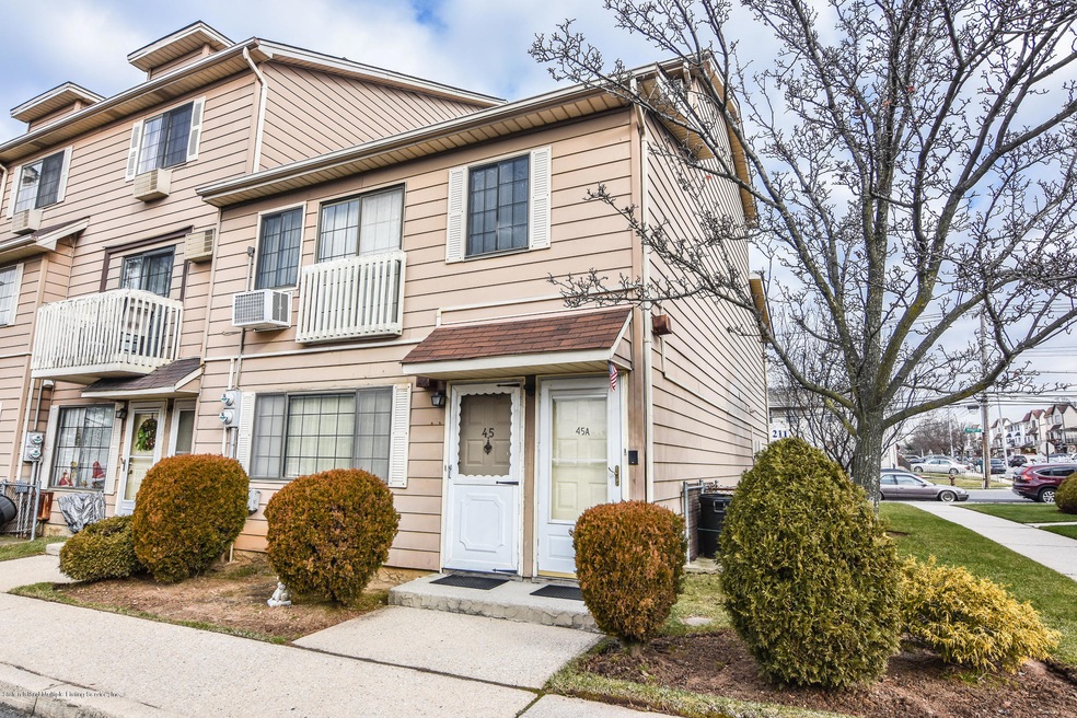45 Gardenia Ln unit 9, Staten Island, NY 10314 - photo 1