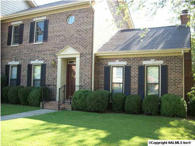 Beautiful End Unit In Maxwell Place