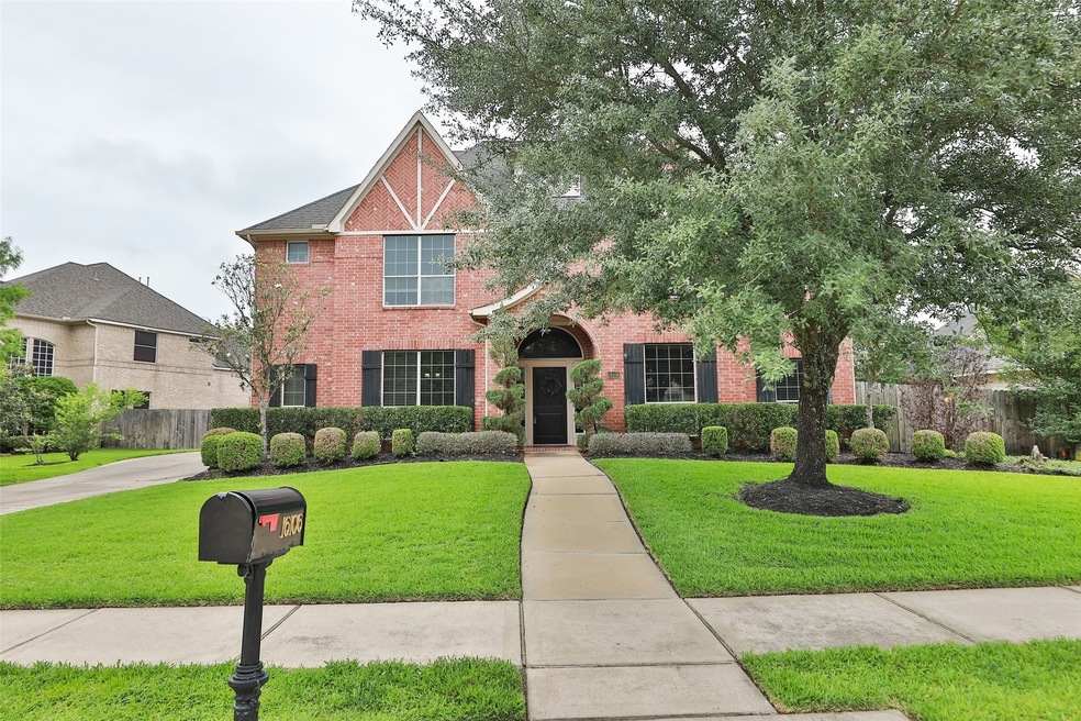 This meticulously maintained and updated 4BD/3.5BA brick home on premier Coles Crossing street has it all--curb appeal, incredible indoor/outdoor space, and a sought after location within walking distance to the elementary school and one of the neighborhood pools.