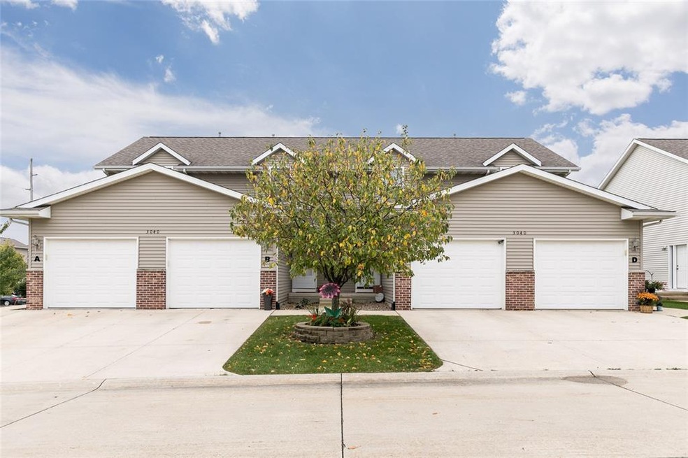 3040 Samuel Ct SW unit B, Cedar Rapids, IA 52404 - photo 1