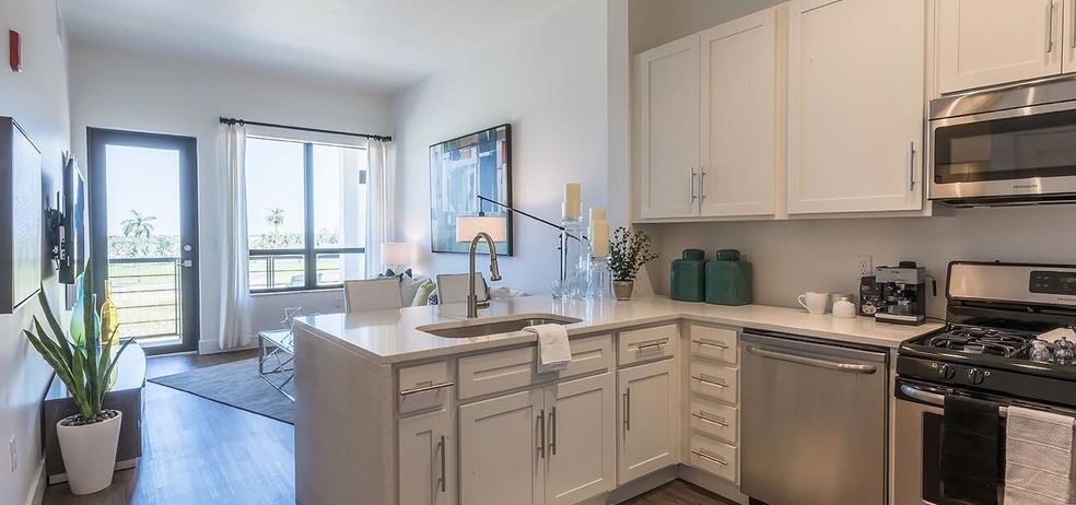 312 23rd St unit 416, West Palm Beach, FL 33407 - photo 1