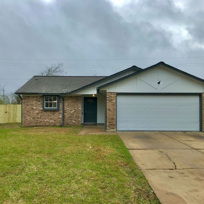 387 Merriwether Dr, Alvin, TX 77511 - photo 1