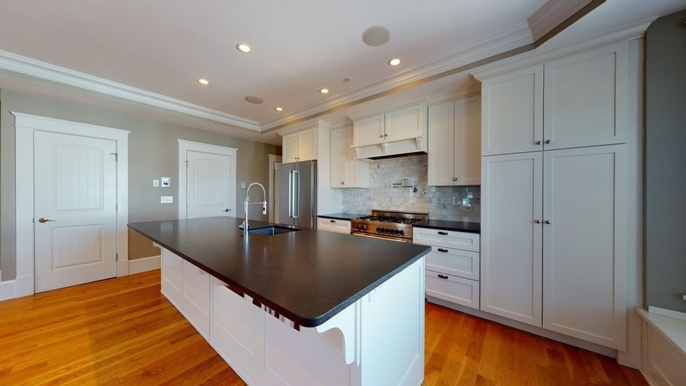 721 E 6th St unit 4, Boston, MA 02127 - photo 1