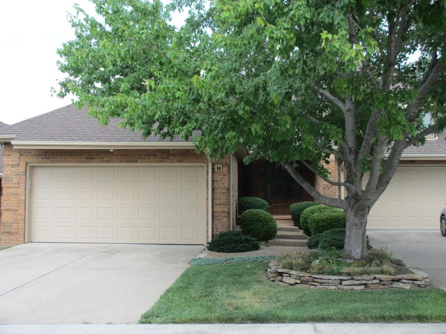 All Brick 3BR w/o Basement Condo