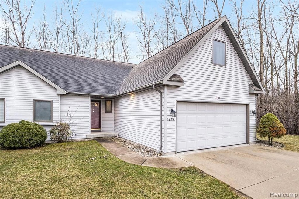 1343 Sunset Blvd unit 16, Flint, MI 48507 - photo 1