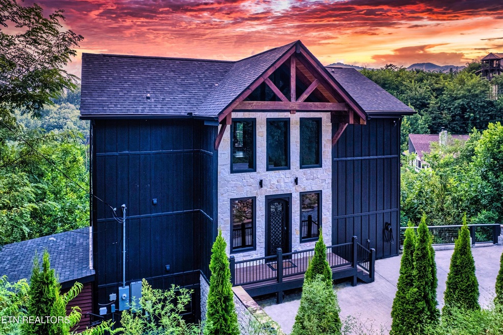 887 Sourwood Dr, Gatlinburg, TN 37738 - photo 1