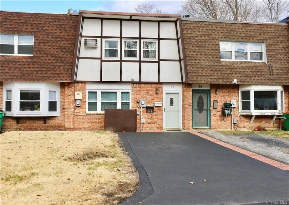 37 Roundtree Ct, Beacon, NY 12508 - photo 1