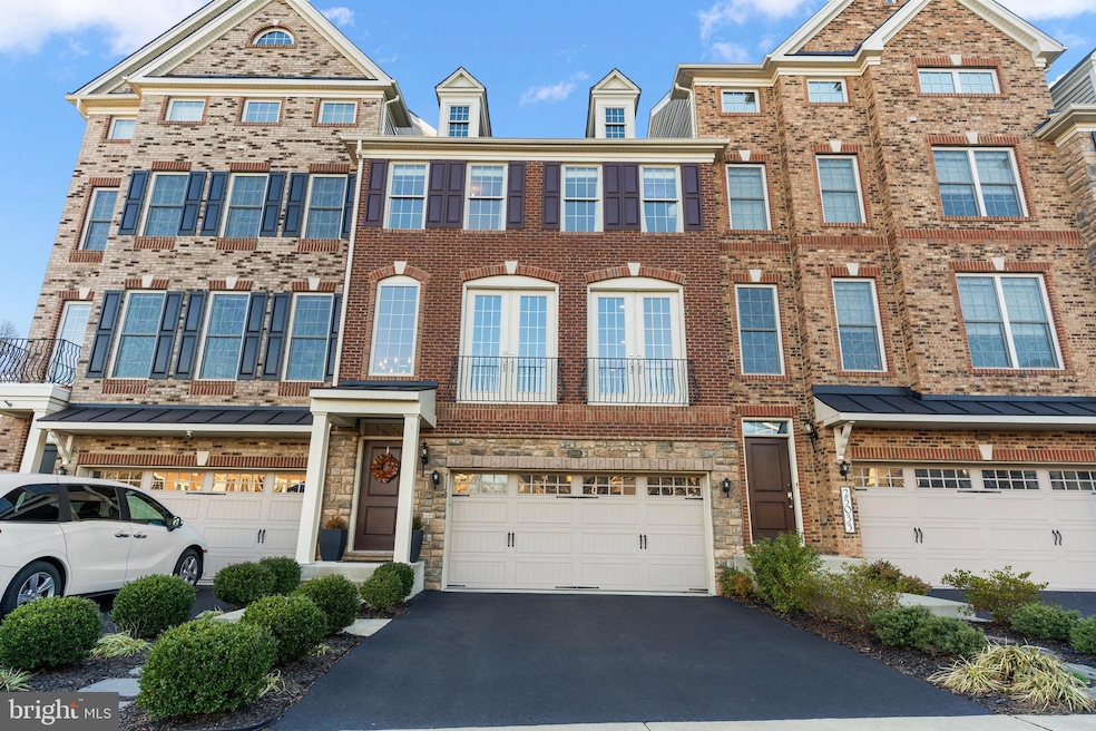 25035 Cambridge Hill Terrace, Chantilly, VA 20152 - photo 1