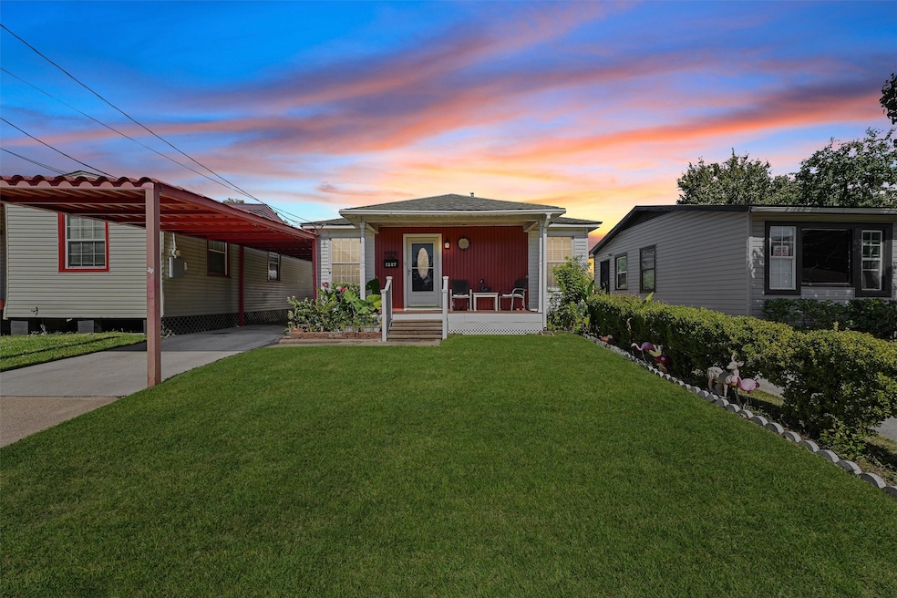 1227 Common Park Dr, Houston, TX 77009 - photo 1