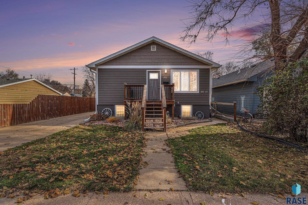 202 S Elmwood Ave, Sioux Falls, SD 57104 - photo 1