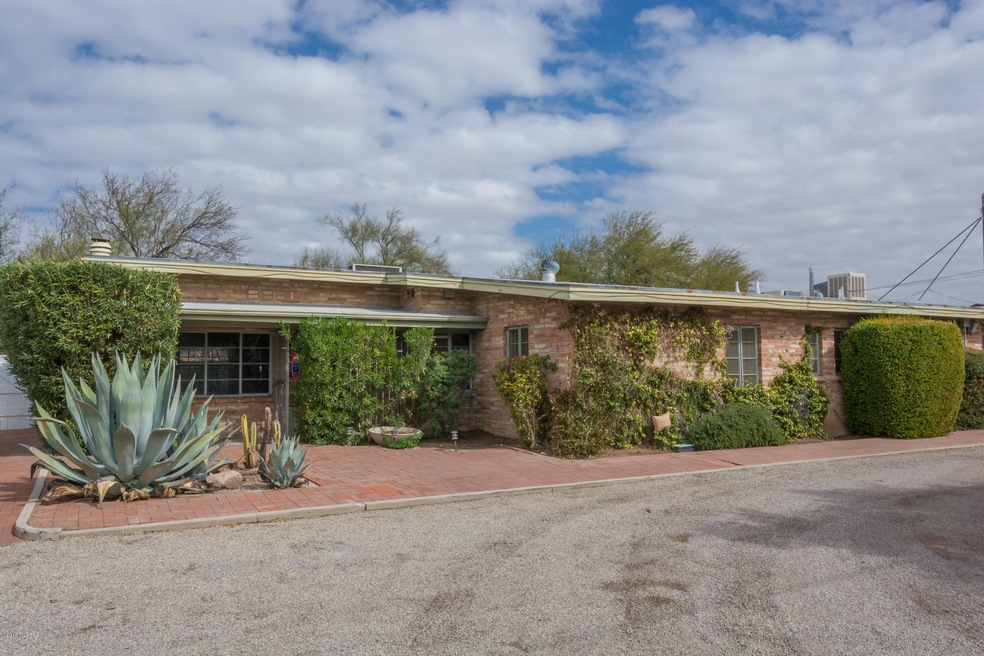 2715 E Elm Street