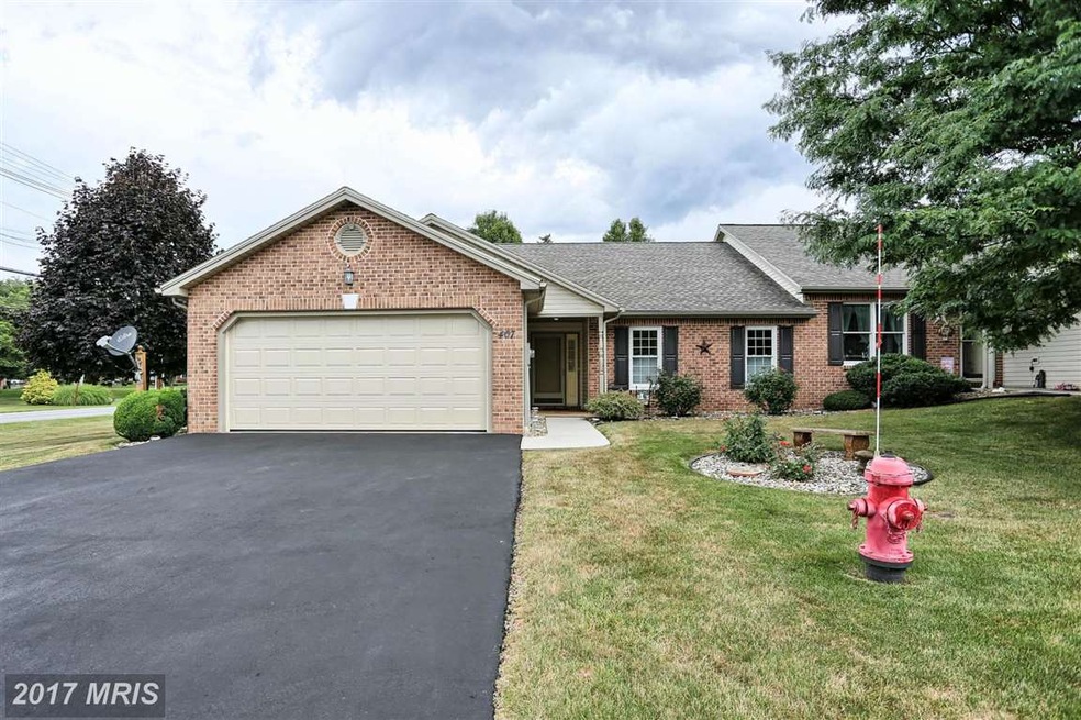 407 Deborah Ct, Chambersburg, PA 17201 - photo 1