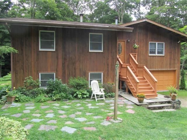 1022 Peekskill Hollow Rd, Putnam Valley, NY 10579 - photo 1