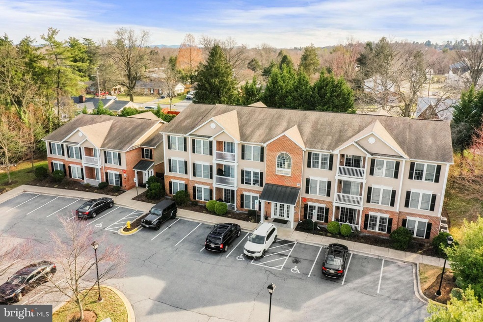 304 Baughmans Ln unit B, Frederick, MD 21702 - photo 1