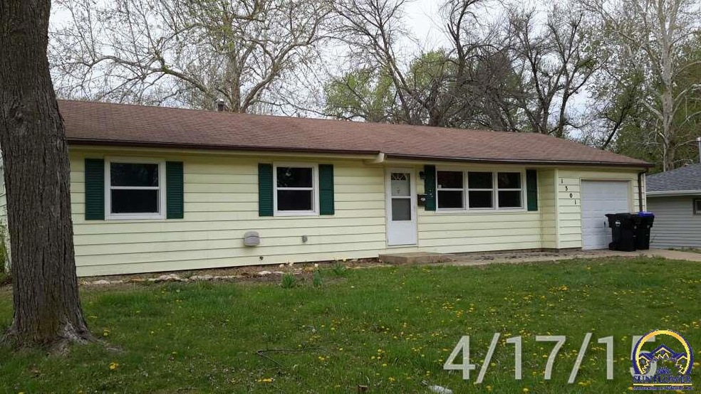 1301 SW 32nd St, Topeka, KS 66611 - photo 1