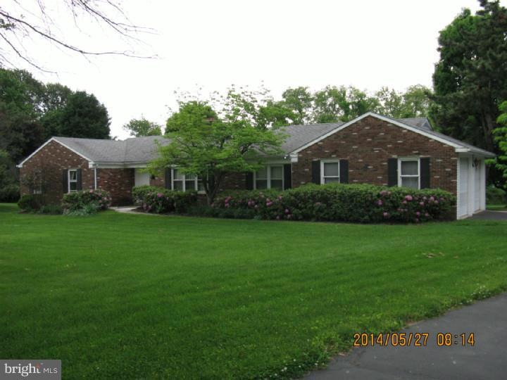 2324 Pineview Dr, Malvern, PA 19355 - photo 1